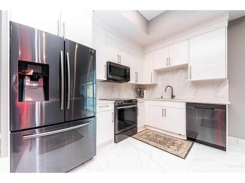 111 Sandpiper Court, Chestermere, AB - Indoor Photo Showing Kitchen