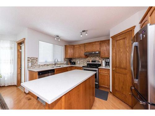 9112 Edgebrook Drive Nw, Calgary, AB - Indoor Photo Showing Kitchen