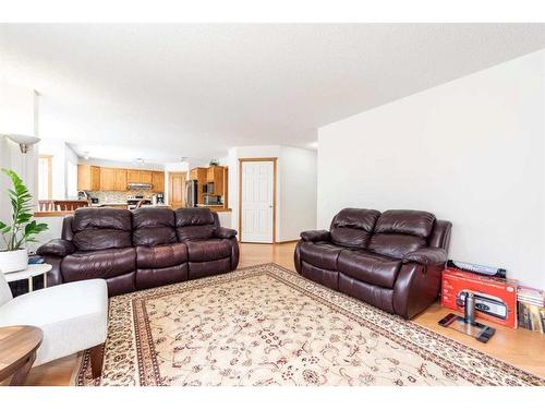 9112 Edgebrook Drive Nw, Calgary, AB - Indoor Photo Showing Living Room