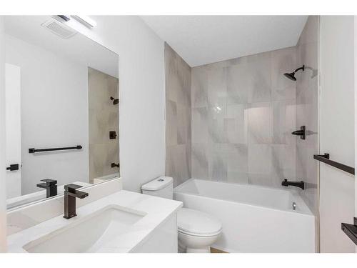 538 Midridge Drive Se, Calgary, AB - Indoor Photo Showing Bathroom