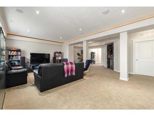 8 Spring Willow Place Sw, Calgary, AB - Indoor Photo Showing Other Room