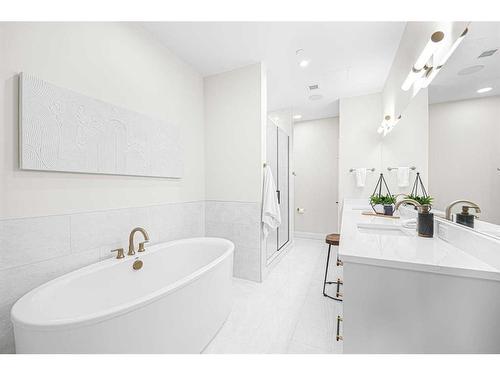 105-835 78 Street Sw, Calgary, AB - Indoor Photo Showing Bathroom
