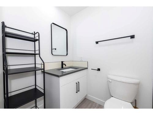 2329 50 Street Ne, Calgary, AB - Indoor Photo Showing Bathroom