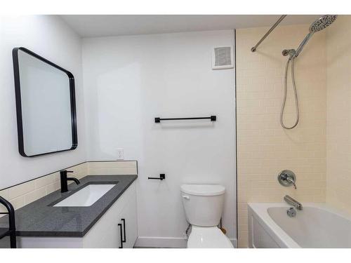 2329 50 Street Ne, Calgary, AB - Indoor Photo Showing Bathroom