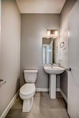 106 Homestead Boulevard Ne, Calgary, AB - Indoor Photo Showing Bathroom