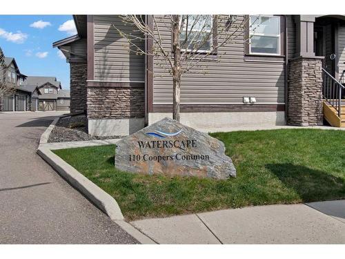 203-110 Coopers Common Sw, Airdrie, AB - Outdoor