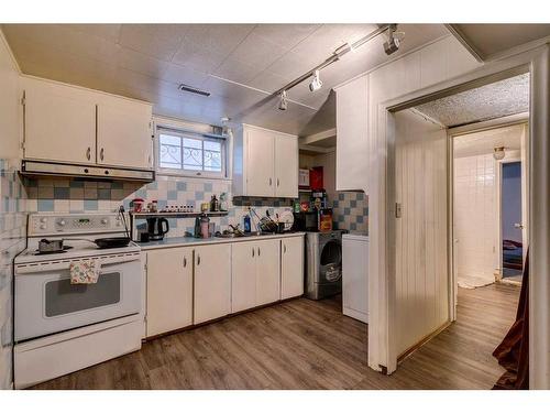 1623 21 Avenue Nw, Calgary, AB - Indoor Photo Showing Kitchen