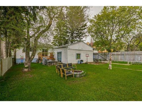 1623 21 Avenue Nw, Calgary, AB - Outdoor With Backyard