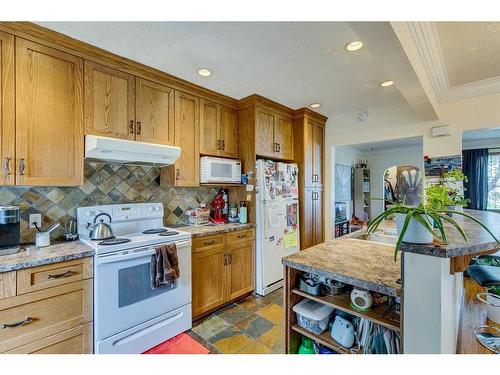 1623 21 Avenue Nw, Calgary, AB - Indoor Photo Showing Kitchen