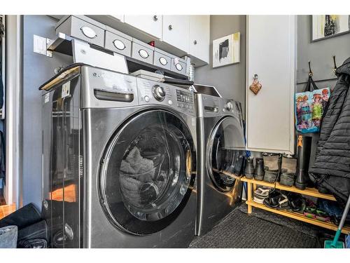 3304 24 Street Nw, Calgary, AB - Indoor Photo Showing Laundry Room