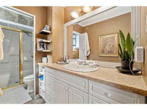 3304 24 Street Nw, Calgary, AB - Indoor Photo Showing Bathroom