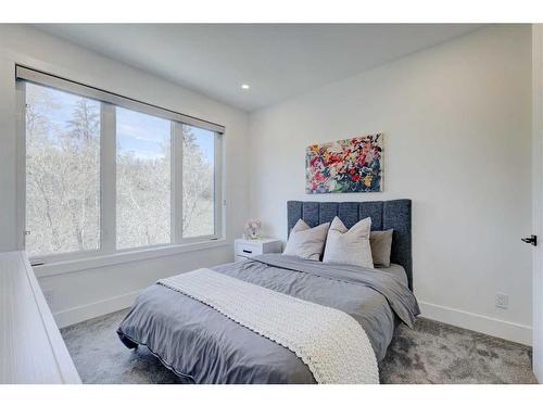 708 13 Street Ne, Calgary, AB - Indoor Photo Showing Bedroom