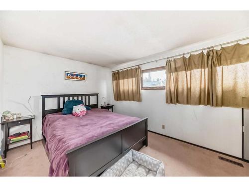 43 Ranchridge Drive Nw, Calgary, AB - Indoor Photo Showing Bedroom