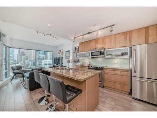 802-215 13 Avenue Sw, Calgary, AB - Indoor Photo Showing Kitchen