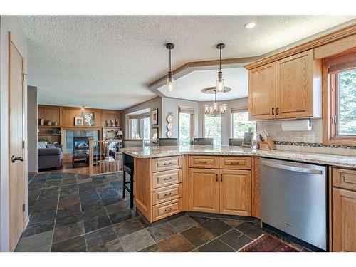 224 Hampshire Court Nw, Calgary, AB - Indoor Photo Showing Kitchen