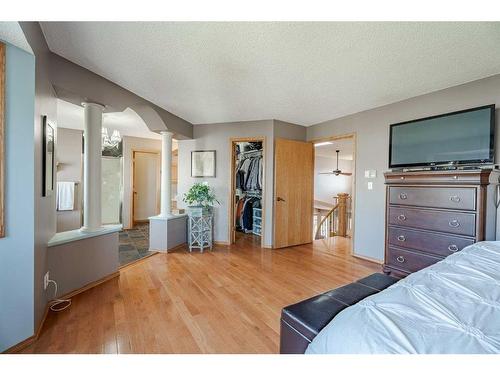 224 Hampshire Court Nw, Calgary, AB - Indoor Photo Showing Bedroom