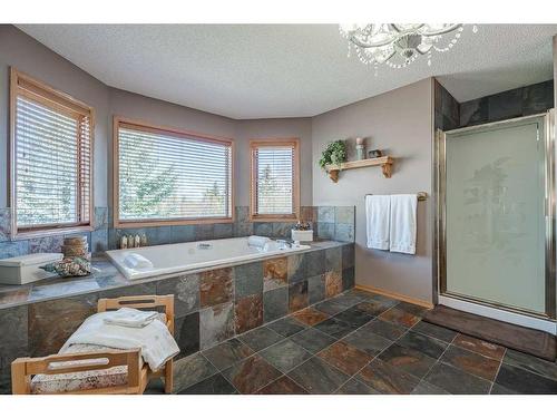 224 Hampshire Court Nw, Calgary, AB - Indoor Photo Showing Bathroom