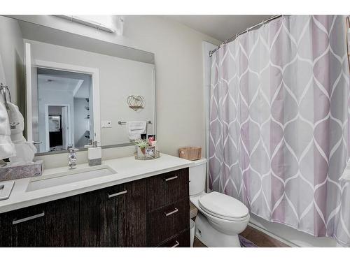 134-721 4 Street Ne, Calgary, AB - Indoor Photo Showing Bathroom