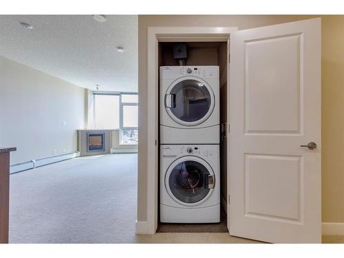 604-99 Spruce Place Sw, Calgary, AB - Indoor Photo Showing Laundry Room