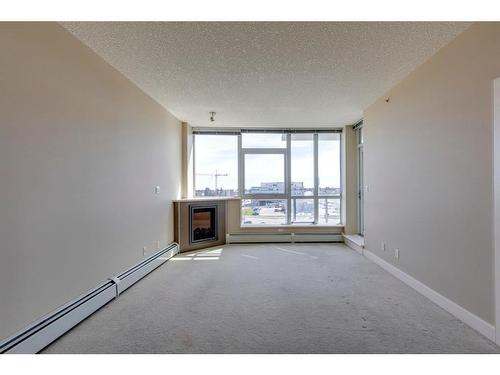 604-99 Spruce Place Sw, Calgary, AB - Indoor Photo Showing Other Room
