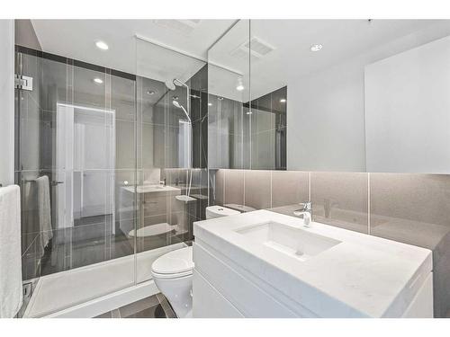 2209-310 12 Avenue Sw, Calgary, AB - Indoor Photo Showing Bathroom