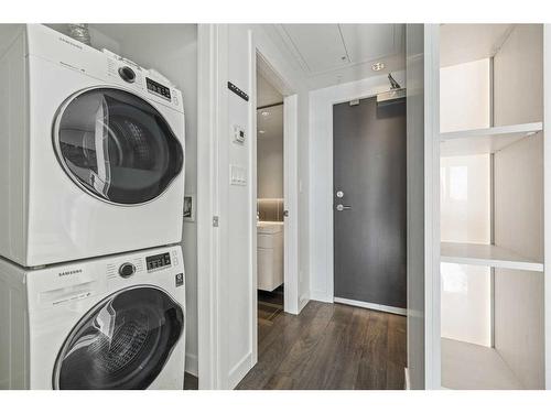 2209-310 12 Avenue Sw, Calgary, AB - Indoor Photo Showing Laundry Room