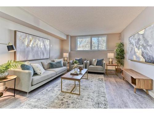 13-606 Lakeside Boulevard, Strathmore, AB - Indoor Photo Showing Living Room