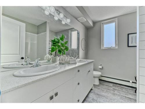 13-606 Lakeside Boulevard, Strathmore, AB - Indoor Photo Showing Bathroom