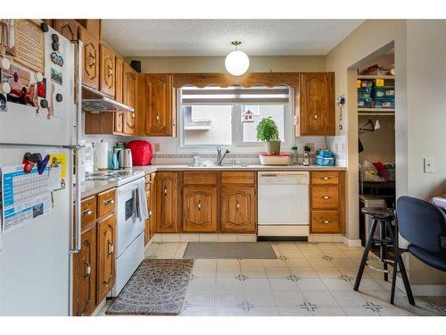 28 Templeridge Close Ne, Calgary, AB - Indoor Photo Showing Kitchen