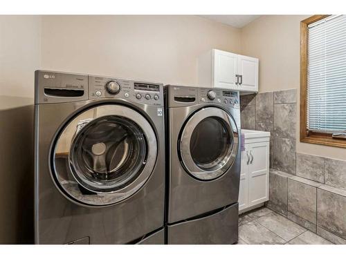 4538 Montgomery Avenue Nw, Calgary, AB - Indoor Photo Showing Laundry Room