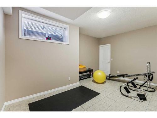 4538 Montgomery Avenue Nw, Calgary, AB - Indoor Photo Showing Other Room