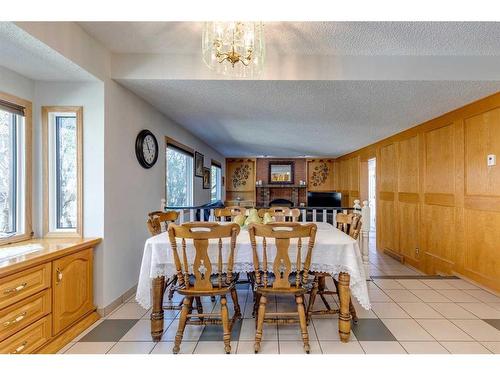 7 Bermondsey Place Nw, Calgary, AB - Indoor Photo Showing Dining Room