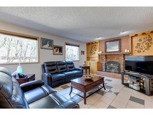 7 Bermondsey Place Nw, Calgary, AB - Indoor Photo Showing Living Room With Fireplace