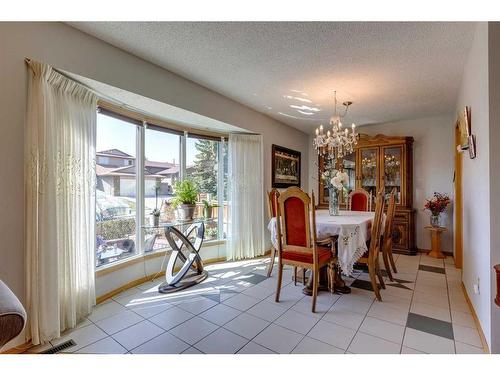 7 Bermondsey Place Nw, Calgary, AB - Indoor Photo Showing Dining Room