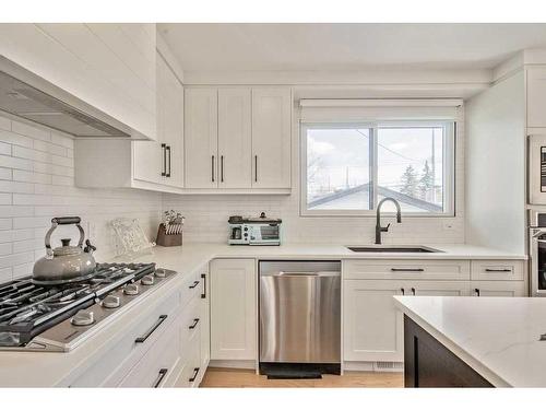 4408 Bulyea Road Nw, Calgary, AB - Indoor Photo Showing Kitchen With Stainless Steel Kitchen With Upgraded Kitchen
