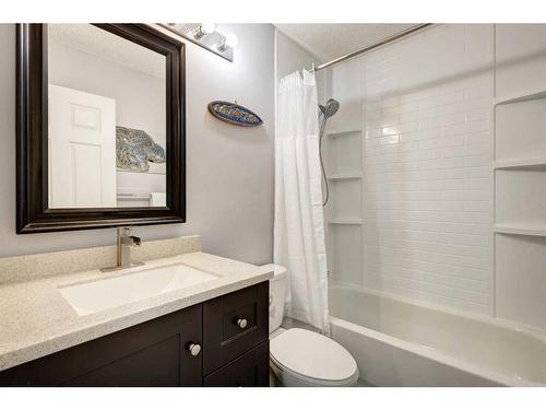 70 Riverwood Crescent Se, Calgary, AB - Indoor Photo Showing Bathroom