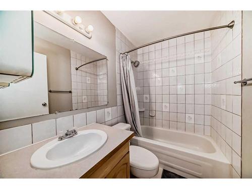 35 Templemont Drive Ne, Calgary, AB - Indoor Photo Showing Bathroom