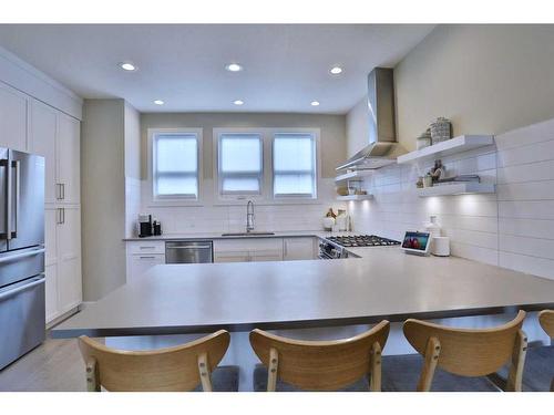 4071 32 Avenue Nw, Calgary, AB - Indoor Photo Showing Kitchen With Stainless Steel Kitchen