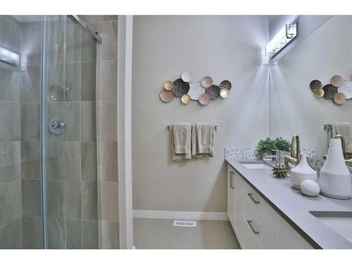 4071 32 Avenue Nw, Calgary, AB - Indoor Photo Showing Bathroom