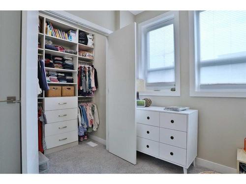 4071 32 Avenue Nw, Calgary, AB - Indoor Photo Showing Bedroom