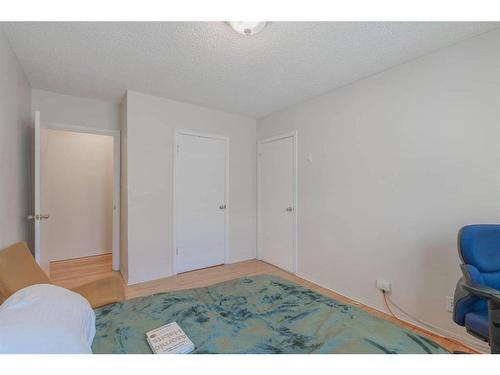 1516 29 Avenue Sw, Calgary, AB - Indoor Photo Showing Bedroom