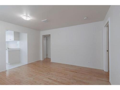 1516 29 Avenue Sw, Calgary, AB - Indoor Photo Showing Other Room