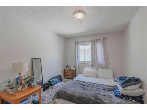 1516 29 Avenue Sw, Calgary, AB - Indoor Photo Showing Bedroom