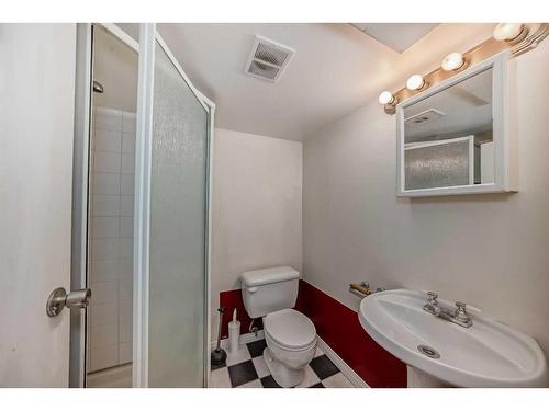 245 21 Avenue Nw, Calgary, AB - Indoor Photo Showing Bathroom
