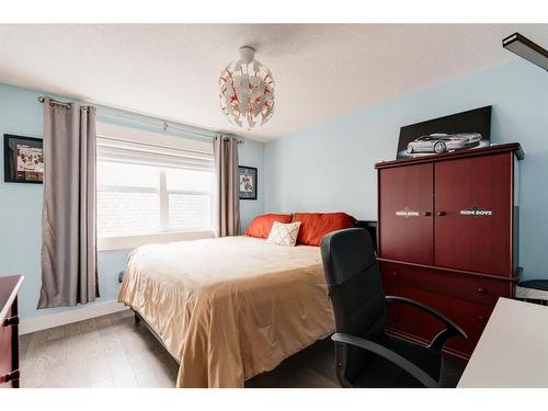 38 Aspen Dale Court Sw, Calgary, AB - Indoor Photo Showing Bedroom