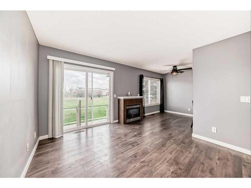 212 Stonemere Place, Chestermere, AB - Indoor Photo Showing Living Room