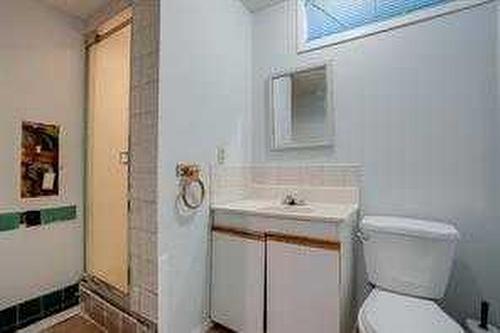 59 Whitehaven Road Ne, Calgary, AB - Indoor Photo Showing Bathroom