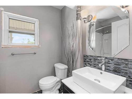 221066 Highway 56, Rural Wheatland County, AB - Indoor Photo Showing Bathroom