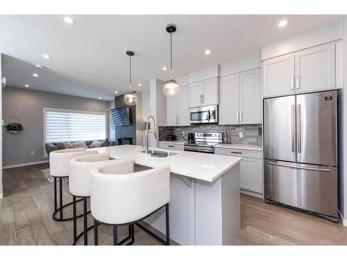 302 32 Avenue Ne, Calgary, AB - Indoor Photo Showing Kitchen With Stainless Steel Kitchen With Upgraded Kitchen