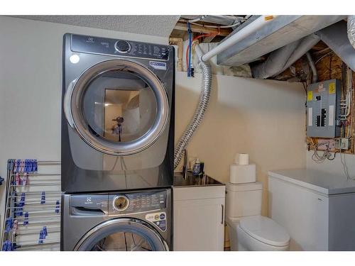 27 Abbeydale Villas Ne, Calgary, AB - Indoor Photo Showing Laundry Room